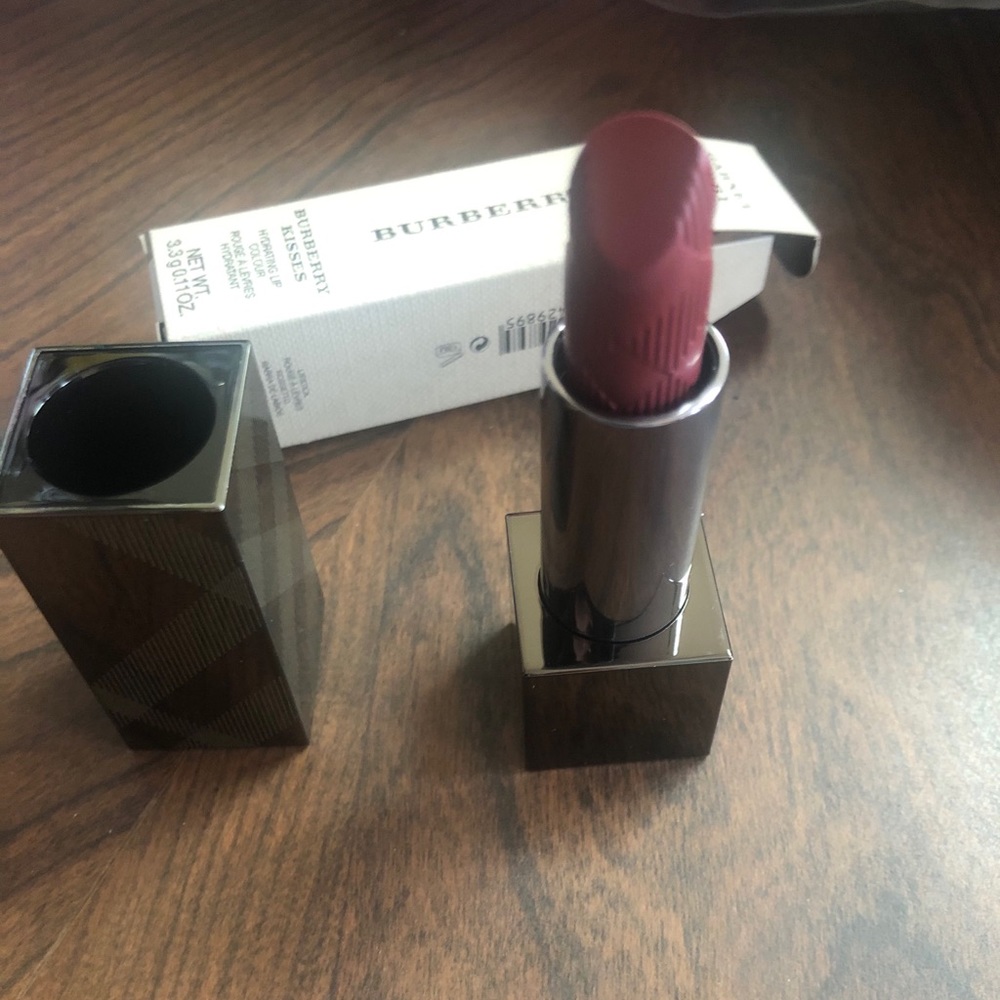 Burberry lipstick garnet no 81